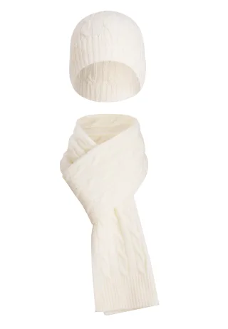 Set Aus Schal Und Mütze Set Aus Schal Und Mütze