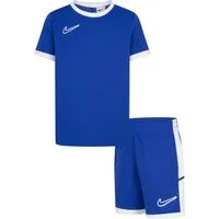 Nike Sportswear T-Shirt & Shorts NKB B NK ACADEMY SHORT SET (2-tlg) 2-teiliges Set aus T-Shirt und Shorts