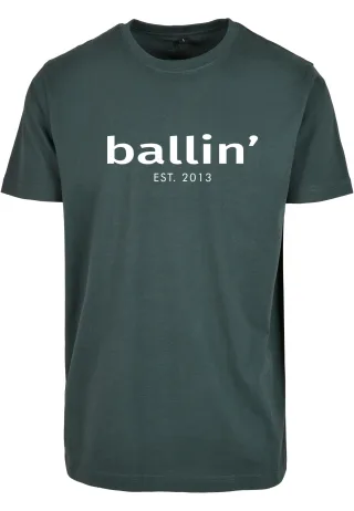 T-Shirt für Männer von der Marke Ballin Est. 2013. Diese Shirts von Ballin Est. 2013 bestehen zu 100 % aus Bio-Baumwolle und haben einen Regular Fit. Hierbei handelt es sich um einen etwas schmaleren Schnitt. Die weiche Baumwolle sorgt für einen opti