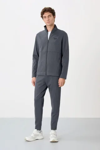 Herren Sweatshirt- und Hosen-Set mit Reißverschlusskragen