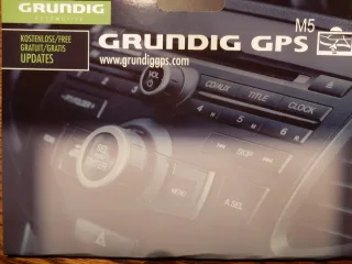 Grundig Automotiv M5 [5" 46 Länderkarten] schwarz