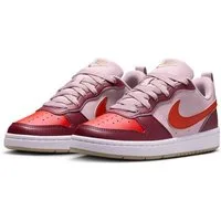 Nike Sportswear Court Borough Low Recraft (GS) Sneaker Design auf den Spuren des Air Force 1