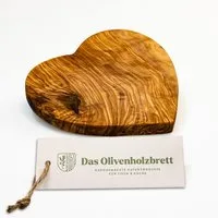 dasOlivenholzbrett Schneidebrett Brett aus Olivenholz in Herzform