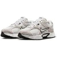 Nike Sportswear V5 RNR Suede Sneaker inspiriert vom Design des Y2K Nike Vomero 5