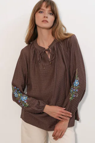 Bestickte Übergroße Crepe-Bluse