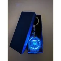 Stelby Schlüsselanhänger NarutoMulticolor Schlüsselanhänger mit Geschenkbox (Perfekt für Geburtstage und Weihnachten, Robustes Glasmaterial, leuchtet in 5 Farben), Farbwechsel, langlebig, modernes Design