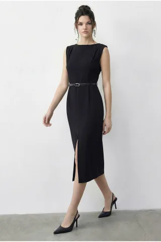 Tailliertes Midi-Bleistiftkleid mit Bootsausschnitt