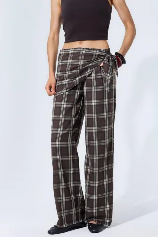 Hosen mit maßgeschneidertem Schnitt und Schal-Detail
