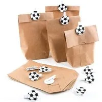 Logbuch-Verlag Aufkleber 12 Papiertüten 14 x 22 x 5,6 cm + Fußballklammer Aufkleber Mitgebsel