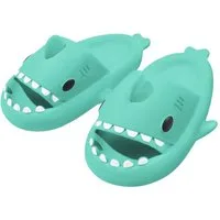 Corimori Bequeme Hai Badeschuhe im Haifisch-Design Badeschuh (Packung, Geschenk) lustige, rutschfeste, schnell trocknende Badeschlappen EU Größe 40-41