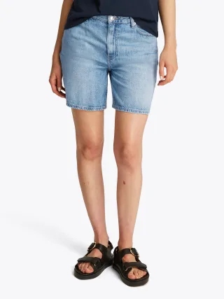 Tommy Hilfiger Shorts "DNM STRAIGHT SHORT RW SIA" mit leichter Waschung, Logo-Bage