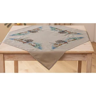 Stickmitteldecke "Winterdorf"