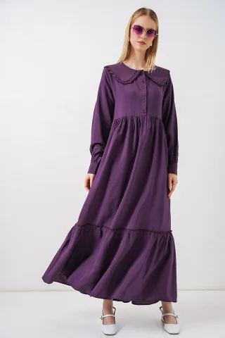 Maxikleid mit Babykragen und Knopfverschluss