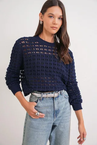 Strukturierter Strick-Relaxt-Crop-Pullover mit Rundhalsausschnitt