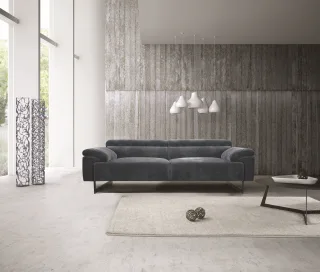 Egoitaliano 2,5-Sitzer "Malika, Designsofa mit hohem Sitzkomfort, edel und bequem" inkl. Kopfteilverstellung und chromfarbenen Metallfüßen