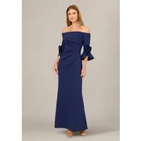 Adrianna Papell Abendkleid Rosette Scuba Crepe Gown Elegantes und strukturiertes Kleid mit Rosenverzierung