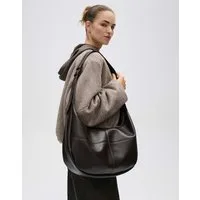 OPUS Umhängetasche Aloli bag aus glatter Lederoptik, Markante Halbmondform mit formstabilem Griff und Reißverschluss