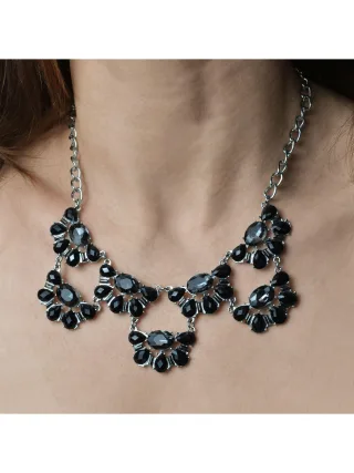 Steuer Modeschmuck Collierkette Collier in Blütenoptik mit schwarzen Strasssteinen