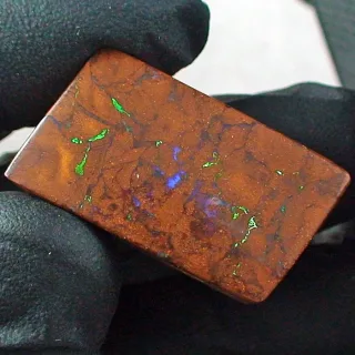 52,15 ct. Boulder Opal aus Australien – Opalstein gebohrt / gelocht