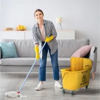 HOMCOM Putzwagen Wischeimer mit Wringer auf Rädern zur Bodenreinigung, (Reinigungswagen, 1-St., Moppeimer), 20 Liter Seitenpress-Wringer mit Griff und Wischmopp, Gelb