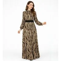fashionshowcase Chiffonkleid Damen Abendkleid im Zebramuster Langärmlig – Modest Fashion elastisches Taillenband, gefüttert