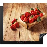 MuchoWow Herd-Abdeckplatte Erdbeere - Tisch - Obst, Vinyl, (1 tlg), Abdeckplatte für Ceranfeld, Herd Inductionsmatte, 57.6x51.6 cm