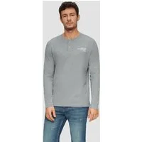 s.Oliver Langarmshirt T-Shirt Henley-Shirt mit Flammgarnstruktur und Stickerei