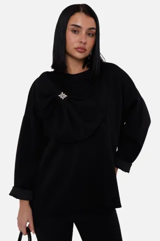 Schwarzes Pullover-Top mit kontrastierender Schleife in Übergröße