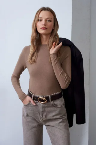Damen Slim-Fit Rippenstrick-Pullover mit halber Rollkragen