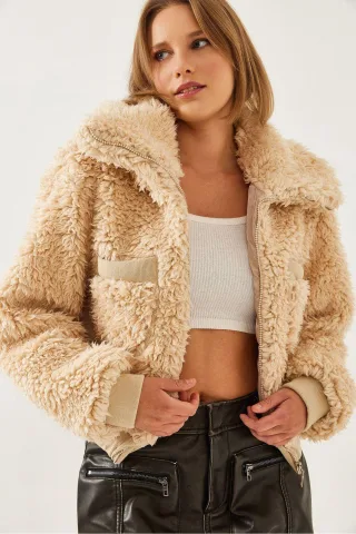 Strukturierte Kunstfell-Cropped Jacke mit Reißverschlusskragen