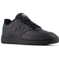 New Balance BB80 Sneaker für Kinder und Jugendliche entwickelt, mit Gummilaufsohle