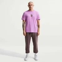 Nike T-Shirt Nike Sportswear T-Shirt mit sportlichem Rückenprint, hüftbedeckende Länge, Kurzarm, Rundhals