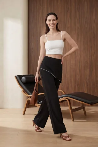 Hoch taillierte weite Crepe-Hosen