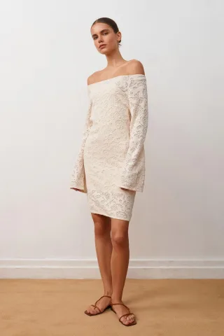 Figurbetontes Spitzen-Minikleid