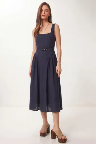 Gürtel-Entblößtes Midikleid