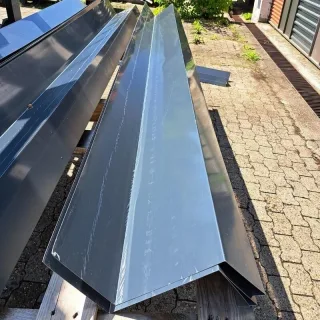 Z-Profil als Sockel | Aluminium | 3,30 m Länge | Anthrazitgrau ( RAL 7016 )