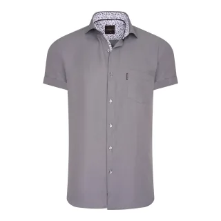 Cappuccino Italia Kurzarmbluse für Herren. Die Bluse ist aus 100% Baumwolle und hat eine normale Passform. Marke: Cappuccino ItaliaModellname: Kurzarmbluse UniKategorie: HerrenMaterialien: BaumwolleFarbe: anthrazit, weiß