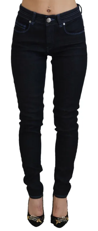 Figurbetonte Dunkelwaschjeans