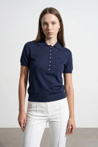 Schmale Passform Polo-Kragen Strickbluse