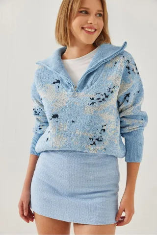 Abstract Strickpullover mit Reißverschlusskragen