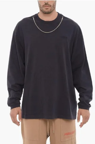 Langärmliges Rundhals-T-Shirt mit silberfarbener Kette in Blau