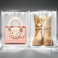 XERSEK Vitrine LED Transparente Schuhbox Acryl Displaybox Organizer Aufbewahrungsbox (Set, 2-St., 44×33×33cm Stapelfähig mit Magnettür) für Modelle Spielzeug Handtasche
