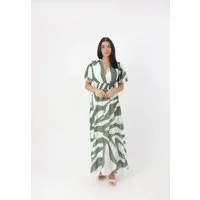 Elara Maxikleid Wickeloptik mit grafischem Muster und Smoktaille (1-tlg)