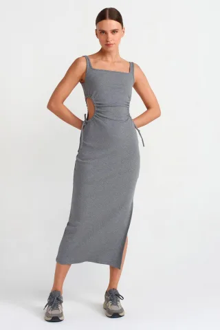 Ärmelloses Bodycon-Midi-Dress mit Cut-Out