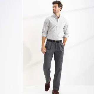CLASSIC COMFORT. Bügelleichte Chino mit Bundfalten, Herren,  Grau, Baumwolle, by Lands' End