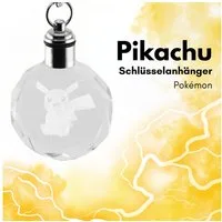 Stelby Schlüsselanhänger mit Gravur Pokemon Pikachu Schlüsselanhänger Multicolor LED mit Geschenkbox (Perfekt für Geburtstage und Weihnachten, 1-tlg., Robustes Glasmaterial, leuchtet in 5 Farben), Farbwechsel, langlebig, modernes Design