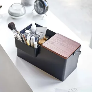 Yamazaki Kosmetikbox mit Spiegel 31x15x15cm Metall schwarz. Stilvoller Organizer für Ihr Makeup und Beauty-Utensilien im modernen Badezimmer.