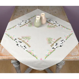 Stickmitteldecke "Schäfchen auf der Weide"