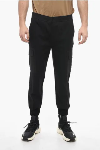 Low-Waist Skinny Fit Cargohose mit Kordelzug an der Taille in Schwarz