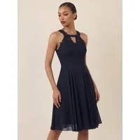 Apart Cocktailkleid mit floraler Spitzenpracht